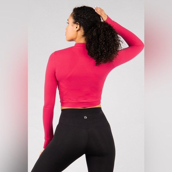 Rare BuffBunny Knotty & Nice Crop Top Raspberry Red Size Medium - Picture 3 of 6